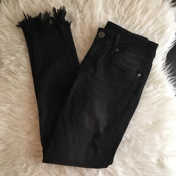 1822 Denim Denim - SALE🎉 Black Ripped Jeans